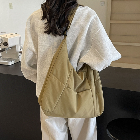 NORVIAS | Viegls pleca soma portatīvajam datoram